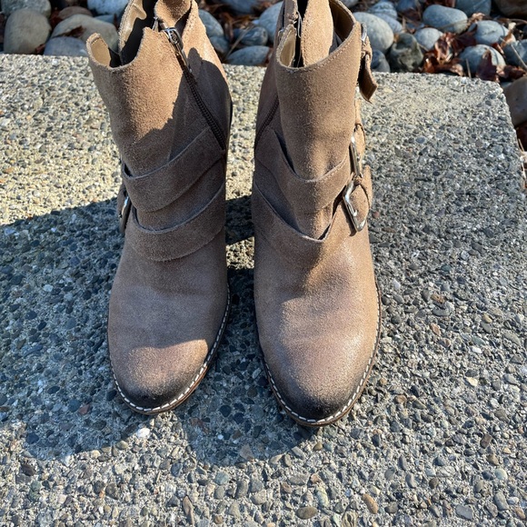 Distressed booties!! - Picture 5 of 5